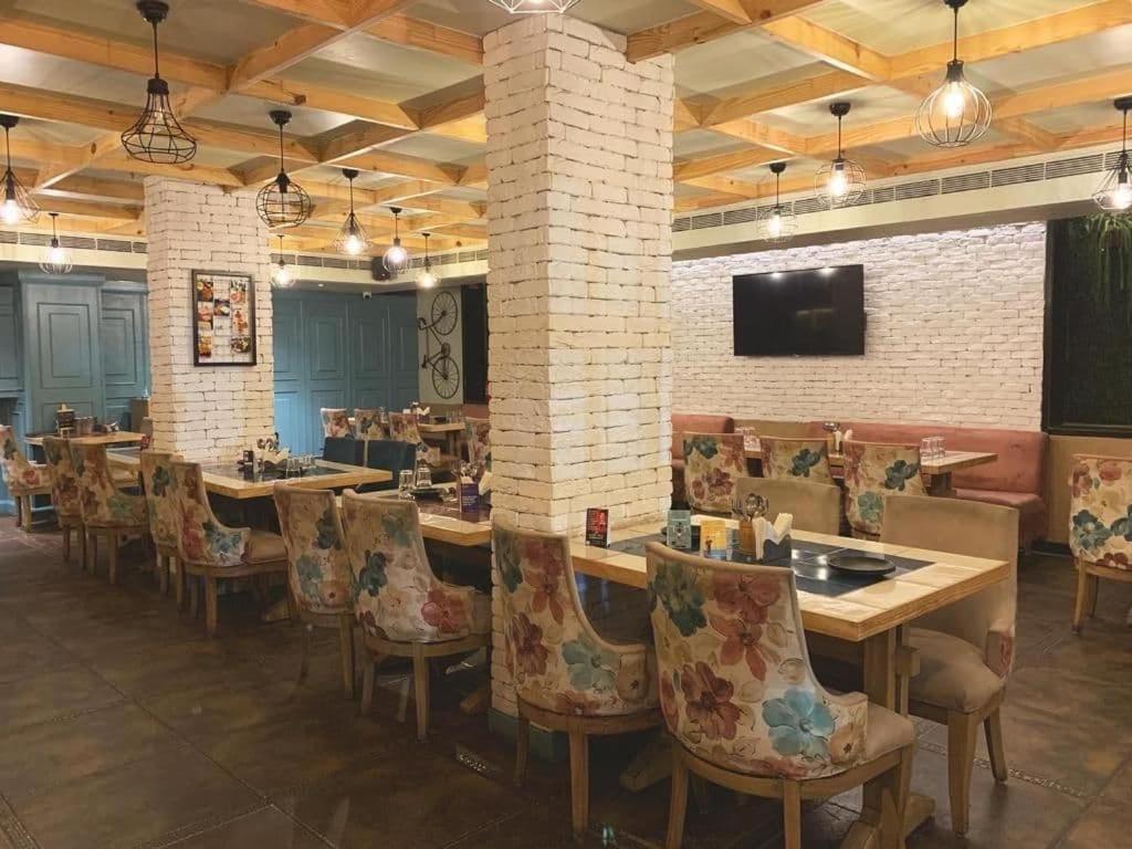 Hotel Punjab Palace Rāipur Zewnętrze zdjęcie